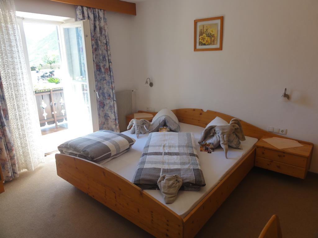Hotel Garni Schneeburghof Tirolo Camera foto