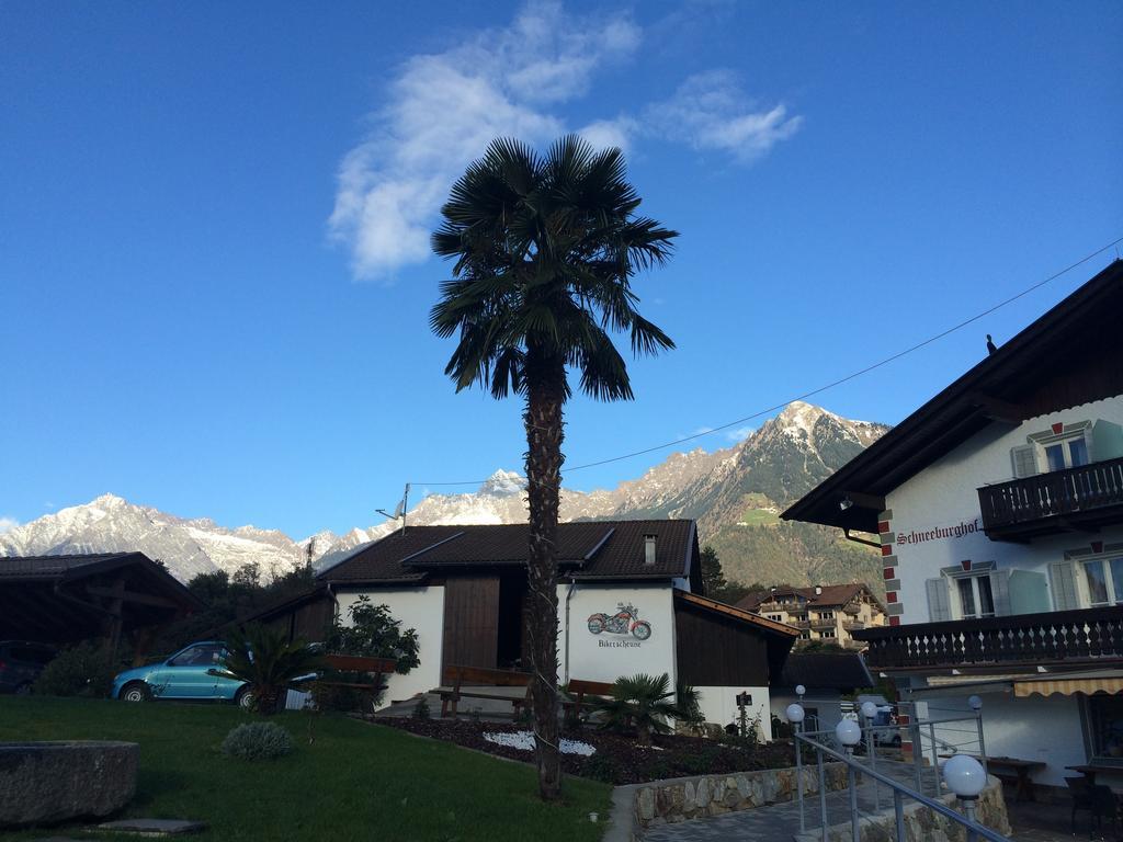 Hotel Garni Schneeburghof Tirolo Esterno foto