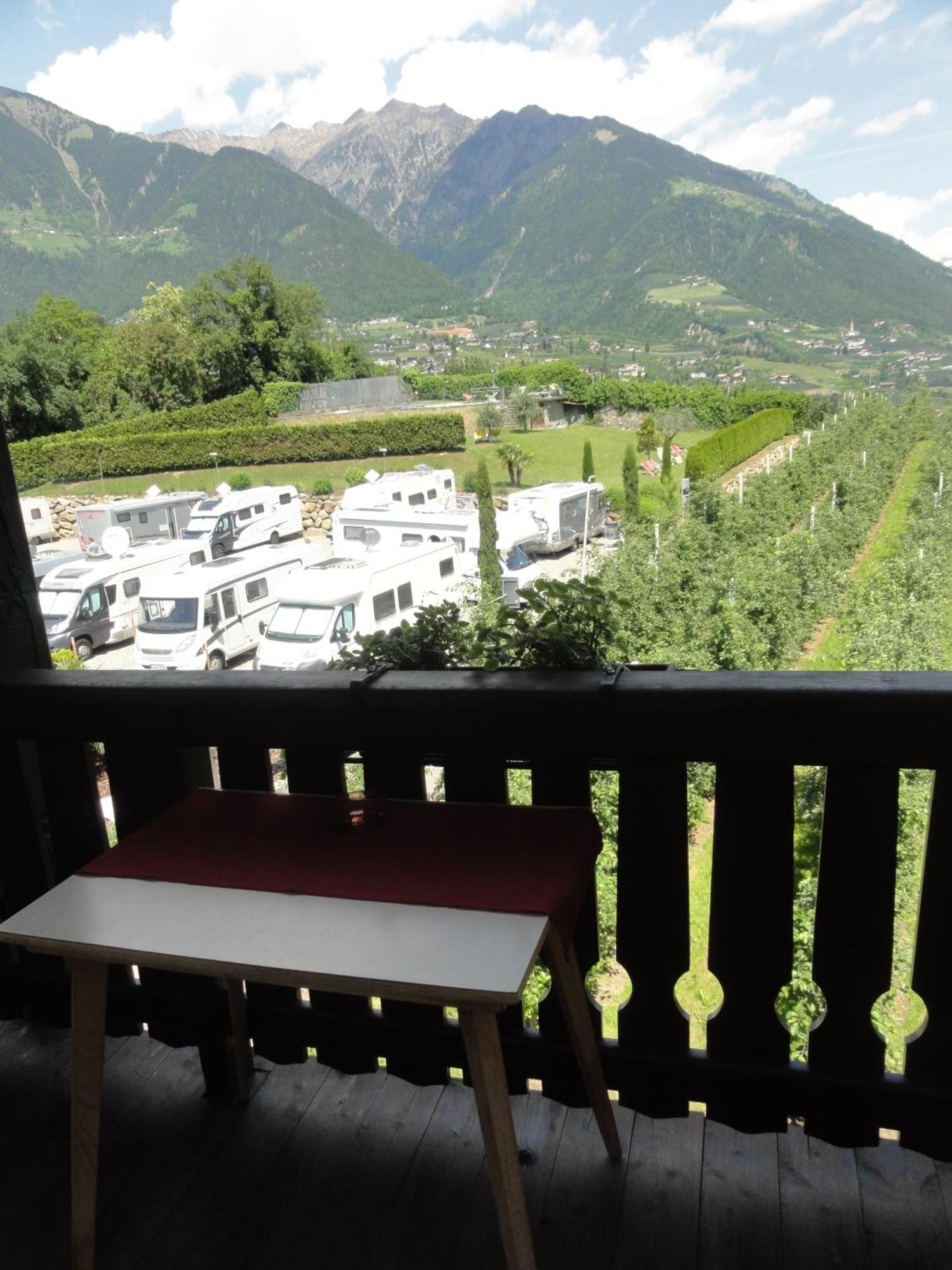 Hotel Garni Schneeburghof Tirolo Esterno foto