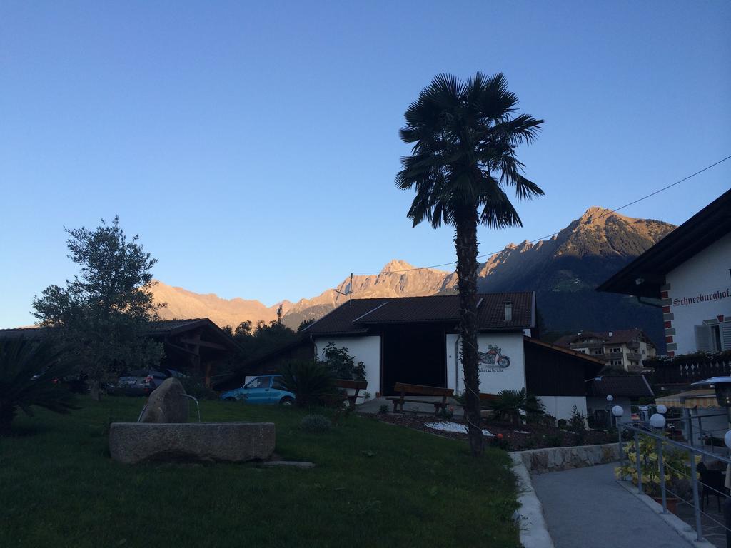 Hotel Garni Schneeburghof Tirolo Esterno foto