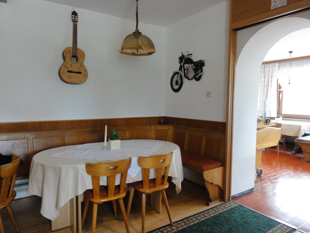 Hotel Garni Schneeburghof Tirolo Esterno foto